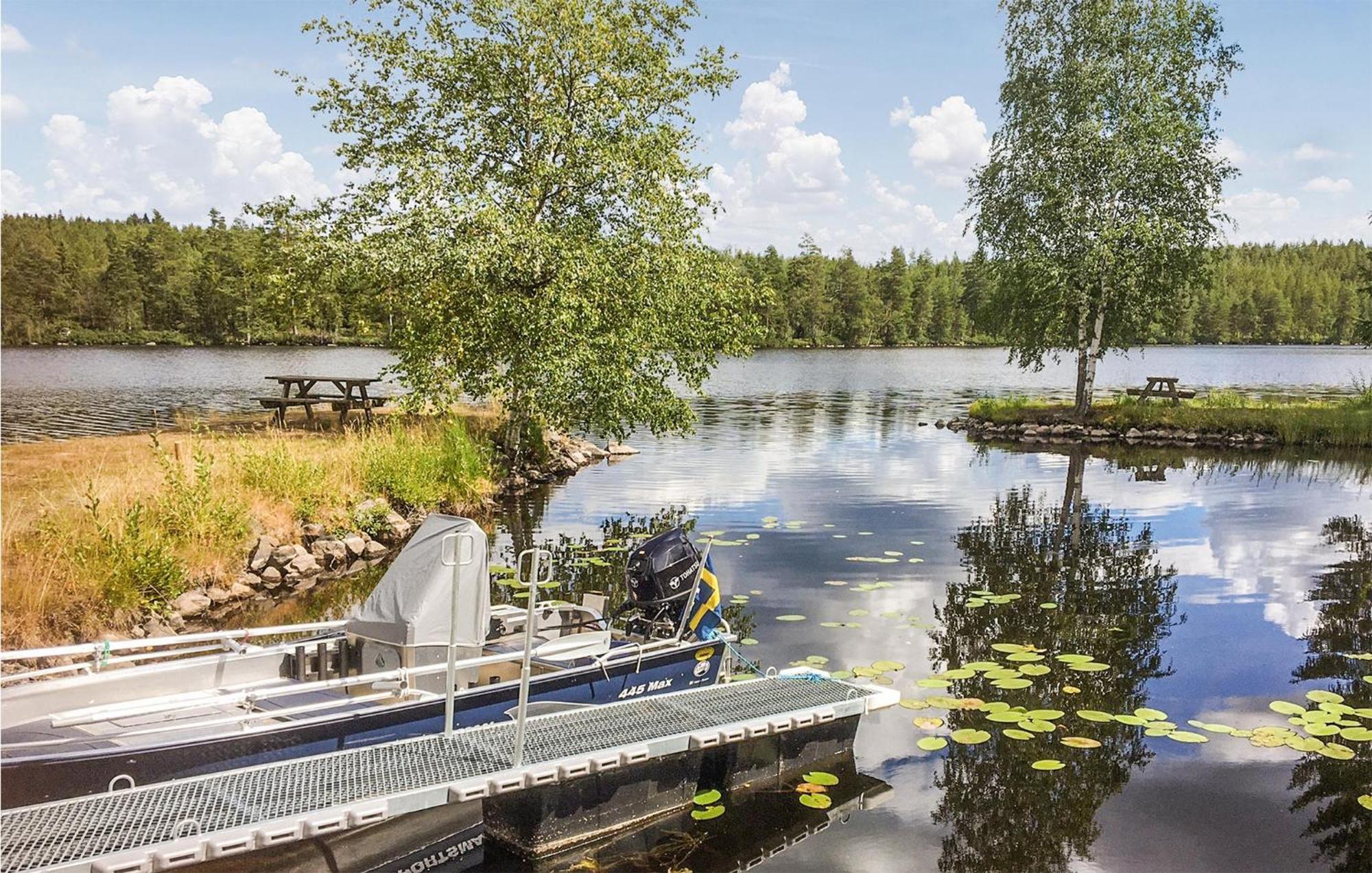 Awesome Home In Lenhovda With Wifi Exterior foto